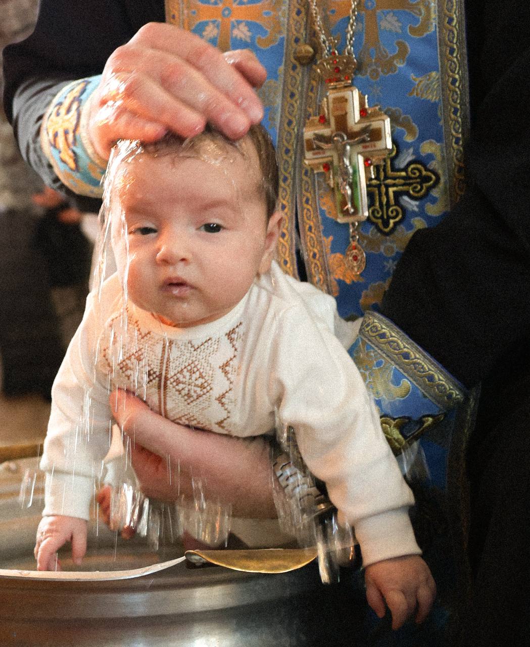 Хрещення дитини в храмі